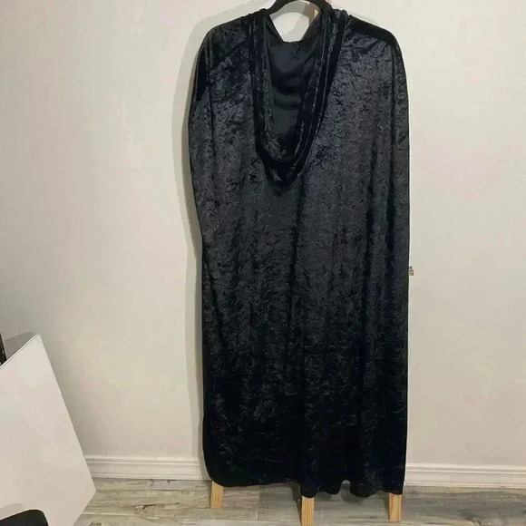 Spirit Halloween Costume Women’s Hooded Cape Long One size fits all Black - Picture 4 of 5